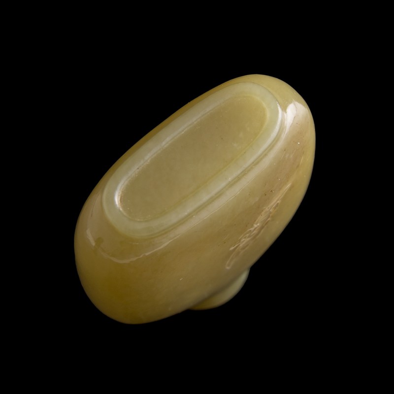 十八世紀 黃玉雕蝠紋鼻烟壺 | A Chinese yellow jade 'bat' snuff bottle, 18th century - 图6