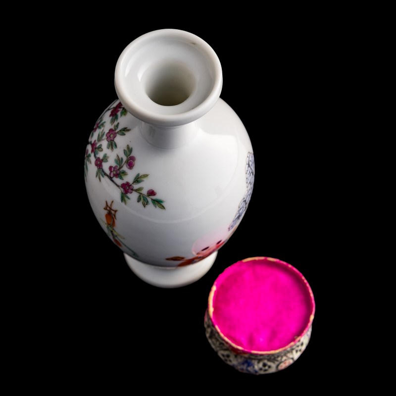 民國 粉彩嬰戲瓶（附原配錦座） | A Chinese famille rose 'boys' vase, Republic period - 图5