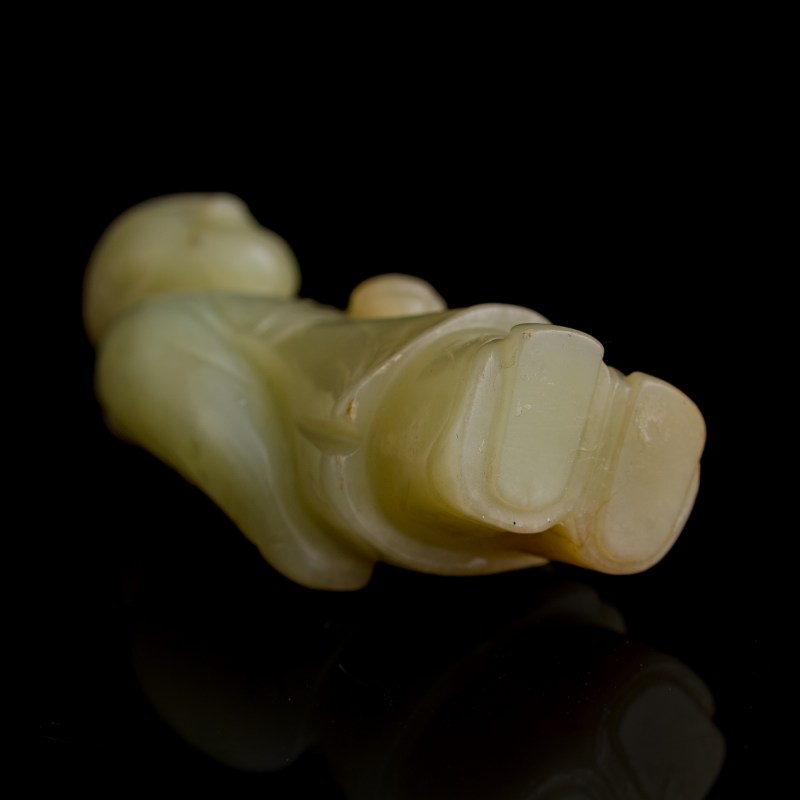 明代 黃玉童子 | A Chinese yellow jade carving of boy holding lotus, Ming dynasty - 图6