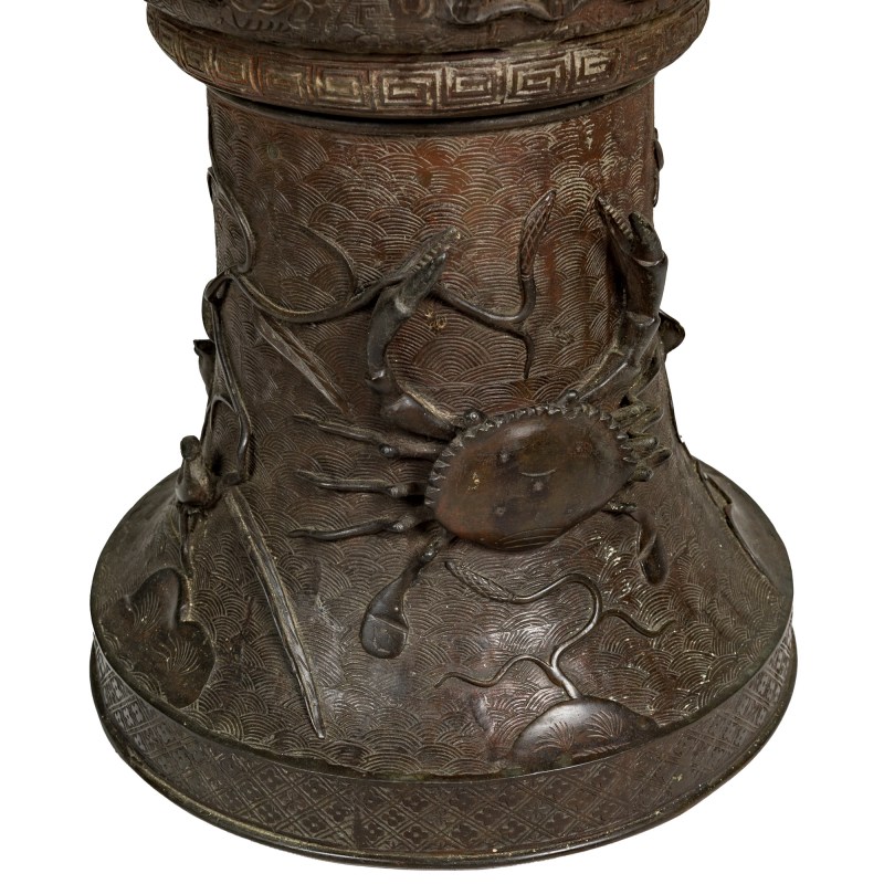 十八世紀 銅群仙祝壽圖像耳大瓶一對 | A pair of Chinese bronze 'immortals' elephant-head-handled vases, 18th century - 图10