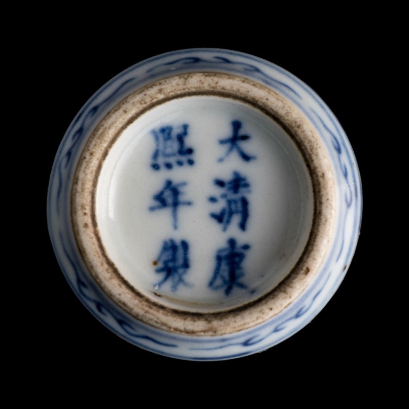 十九世紀 青花釉裏紅鼻烟壺兩隻 | Two Chinese blue and underglaze-red snuff bottles, 19th century - 图10