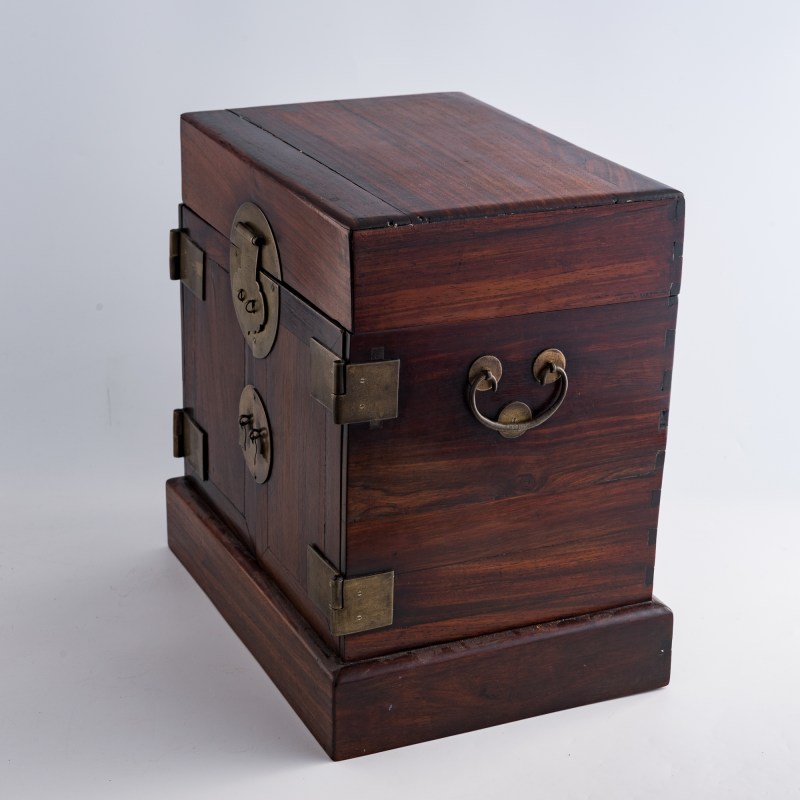 十八世紀 黃花梨官皮箱 | A Chinese Huanghuali seal chest (Guanpixiang), 18th century - 图8