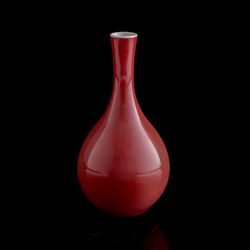 清代 祭紅釉膽瓶 | A Chinese sacrificial-red-glazed danping vase, Qing dynasty - 图1