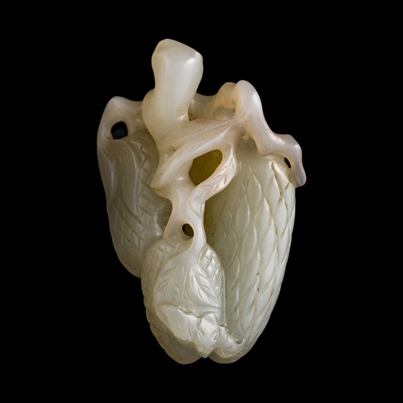 十八世紀 白玉荔枝形鼻烟壺 | A Chinese white jade lychee-form snuff bottle, 18th century