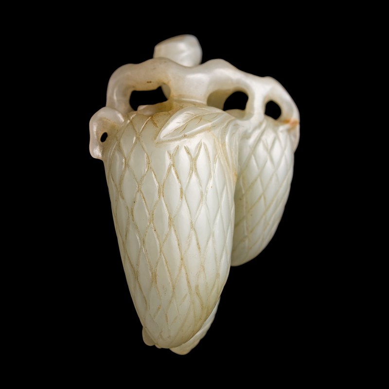十八世紀 白玉荔枝形鼻烟壺 | A Chinese white jade lychee-form snuff bottle, 18th century - 图2