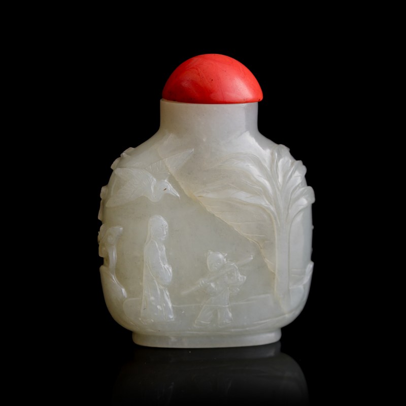 十八/十九世紀 白玉雕人物鼻烟壺 | A Chinese white jade 'figural' snuff bottle, 18th/19th century