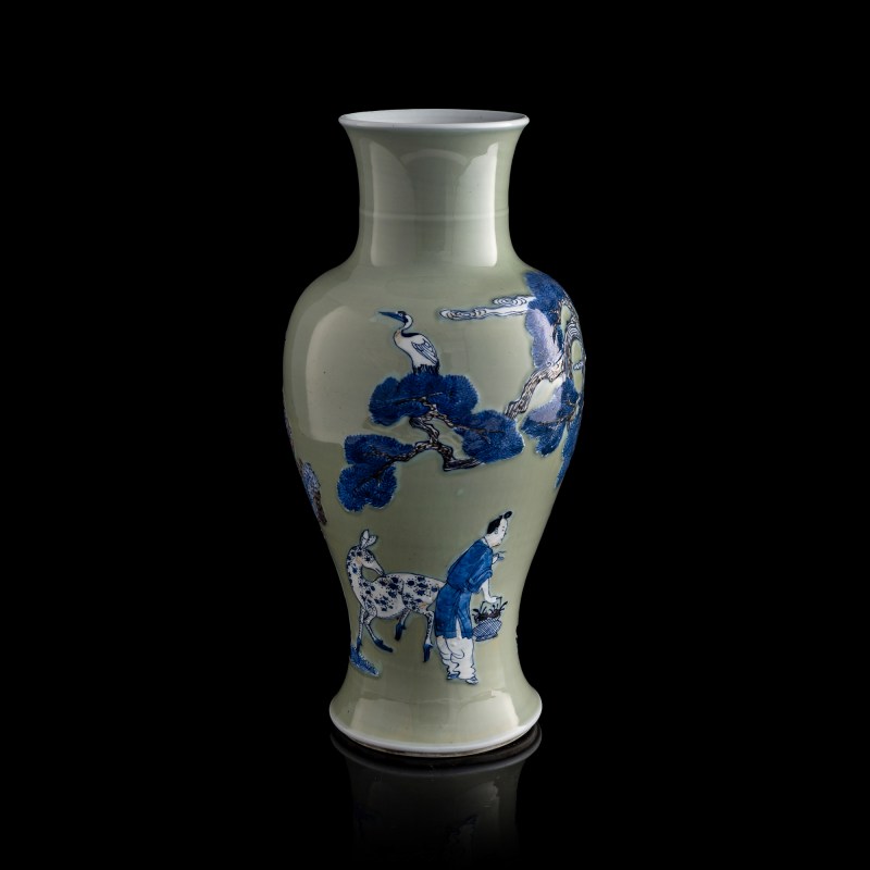 清康熙 秞下三彩松鶴人物觀音瓶 | A Chinese underglaze sancai 'pine and crane' Guanyin vase, Kangxi period, Qing dynasty - 图4