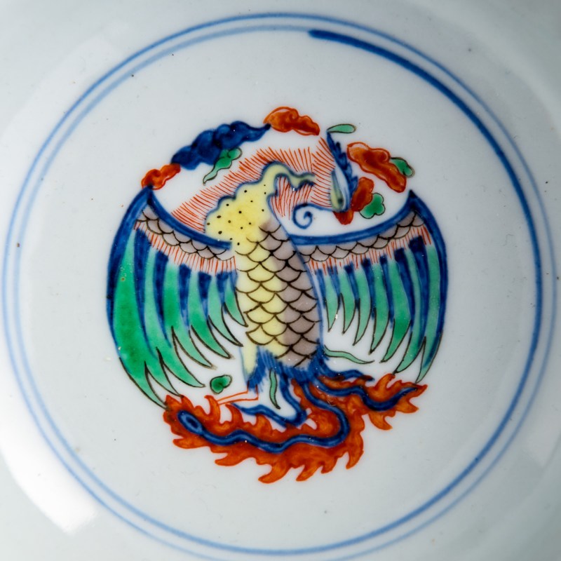 清康熙 瑞麓山房款青花五彩團鳳紋碗一對（附原配木盒） | A pair of Chinese blue and wucai 'phoenix' bowls, Kangxi period, Qing dynasty - 图13