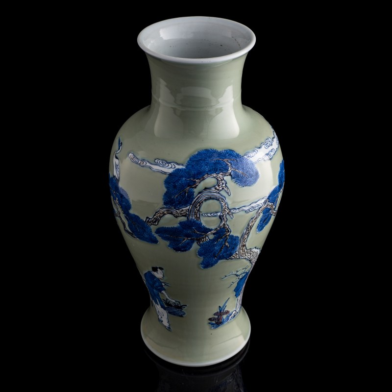 清康熙 秞下三彩松鶴人物觀音瓶 | A Chinese underglaze sancai 'pine and crane' Guanyin vase, Kangxi period, Qing dynasty - 图5