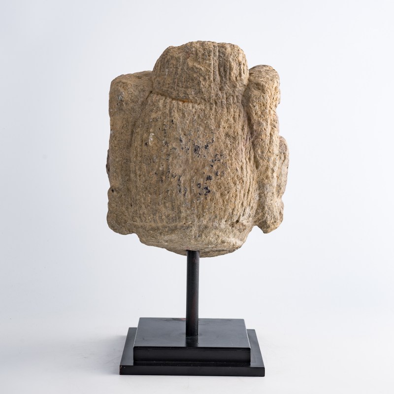 唐代 石雕菩薩頭像（附座） | A Chinese stone Bodhisattva head, Tang dynasty - 图5