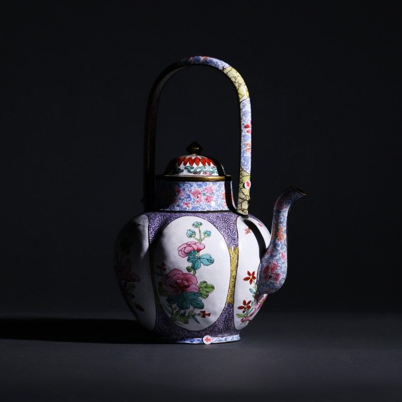 清康熙 铜胎画珐琅花卉纹瓜棱提梁壶