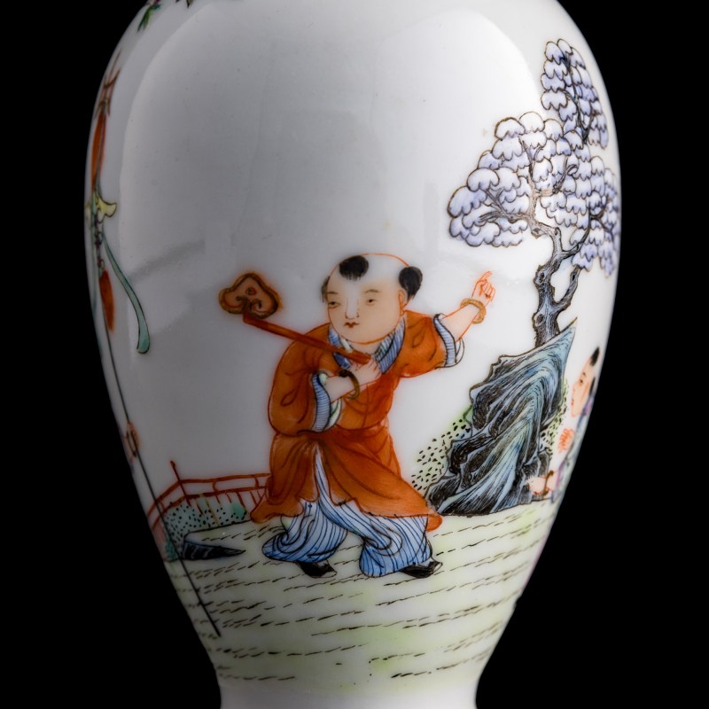 民國 粉彩嬰戲瓶（附原配錦座） | A Chinese famille rose 'boys' vase, Republic period - 图8