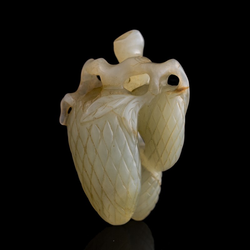 十八世紀 白玉荔枝形鼻烟壺 | A Chinese white jade lychee-form snuff bottle, 18th century - 图3