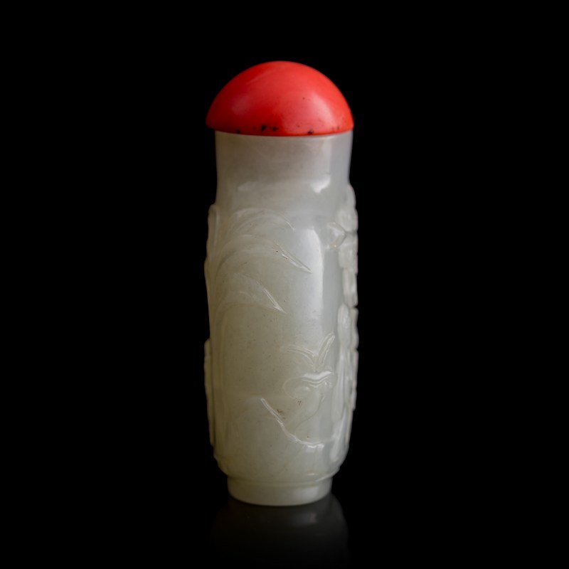 十八/十九世紀 白玉雕人物鼻烟壺 | A Chinese white jade 'figural' snuff bottle, 18th/19th century - 图2