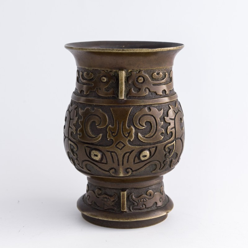 清代 銅饕鬄紋尊 | A Chinese bronze 'taotie' zun vase, Qing dynasty