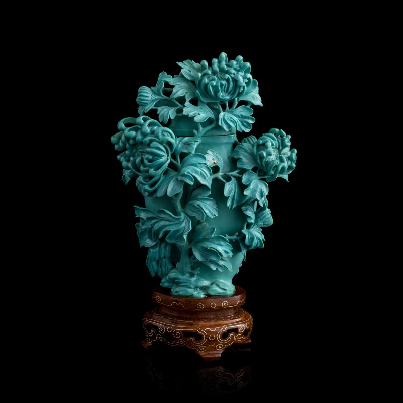 1960-1970年代 綠松石雕花卉蓋瓶（附木座） | A Chinese carved turquoise 'floral' covered vase, 1960s-1970s - 图1