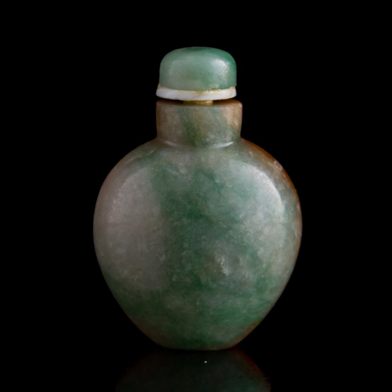 清代 翡翠雙色鼻烟壺 | A Chinese two-color jadeite snuff bottle, Qing dynasty - 图3