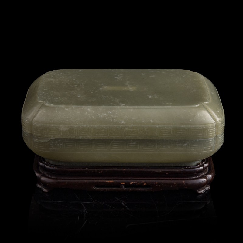 清代 青玉方捧盒（附硬木座及錦盒） | A Chinese celadon jade box, Qing dynasty - 图2