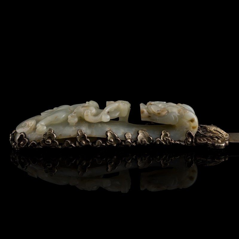 十八世紀 白玉龍勾把銀裁紙刀 | A Chinese silver paper knife with white jade belt-hook handle, 18th century - 图3