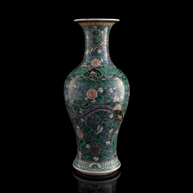 十九世紀 素三彩鳳穿牡丹觀音瓶 | A Chinese susancai 'phoenix and peony' Guanyin vase, 19th century - 图2