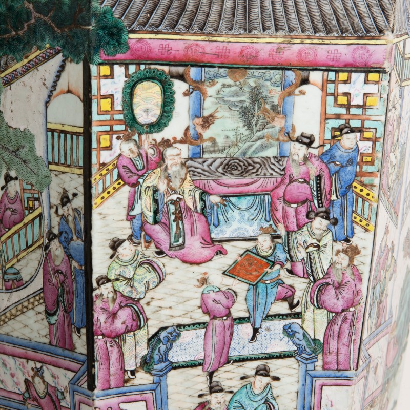 清同治 粉彩花鳥人物六方大瓶一對（附木座） | A pair of large Chinese famille rose hexagonal vases, Tongzhi period, Qing dynasty - 图6