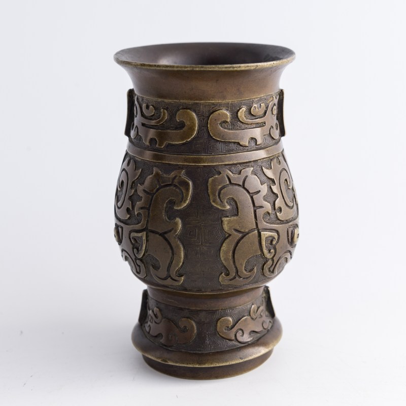 清代 銅饕鬄紋尊 | A Chinese bronze 'taotie' zun vase, Qing dynasty - 图2