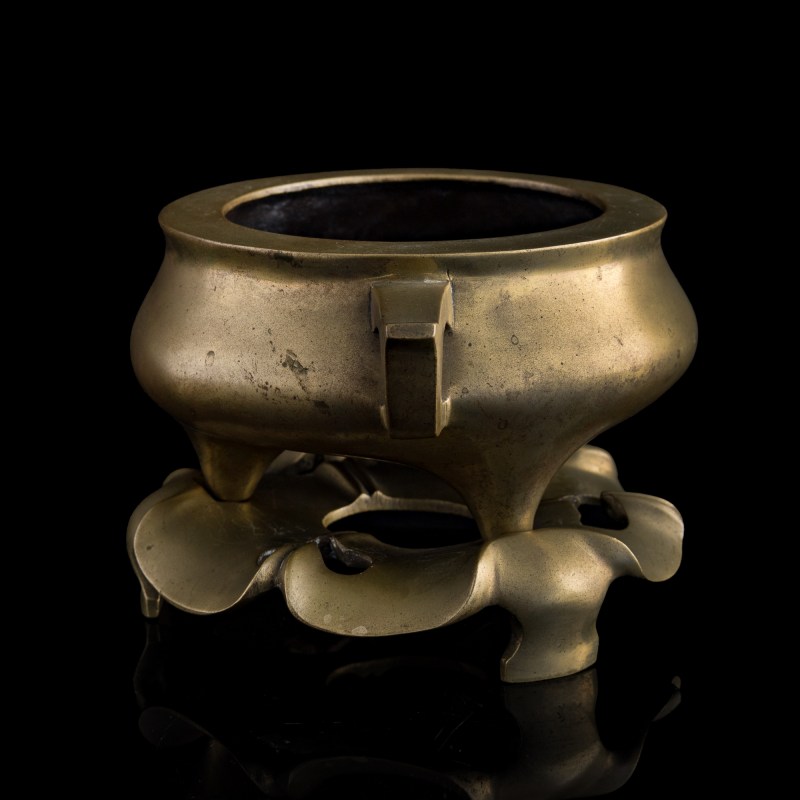 十九世紀 銅押經爐（附原配銅座） | A Chinese bronze 'yajing' censer, 19th century - 图2
