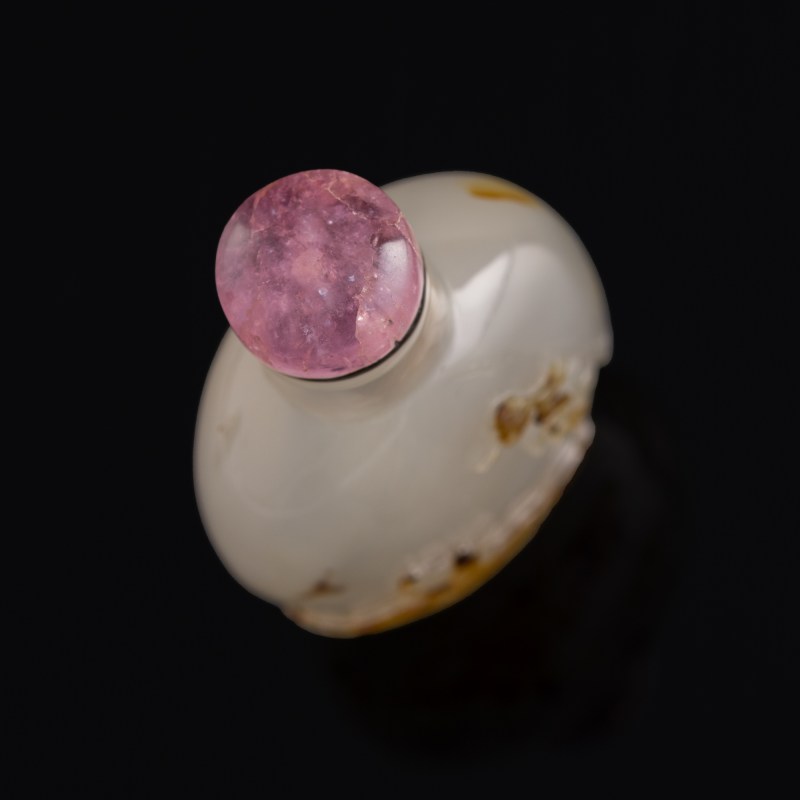 十八世紀晚 瑪瑙巧雕牧牛圖鼻烟壺 | A Chinese carved agate 'ox-herding' snuff bottle, late 18th century - 图6