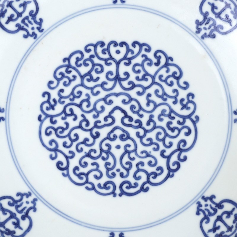 清道光 青花忍冬寿字花纹盘 - 图5