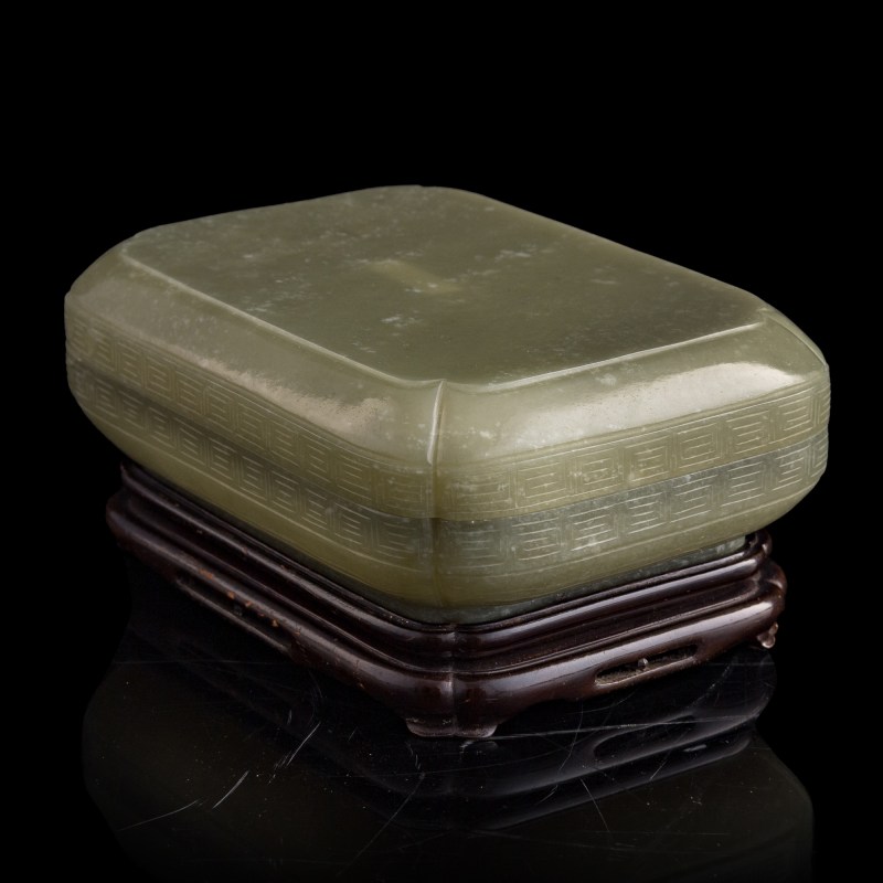 清代 青玉方捧盒（附硬木座及錦盒） | A Chinese celadon jade box, Qing dynasty - 图3