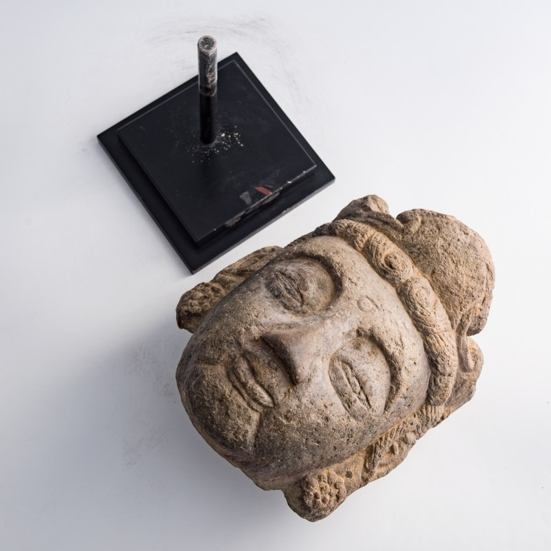 唐代 石雕菩薩頭像（附座） | A Chinese stone Bodhisattva head, Tang dynasty - 图7