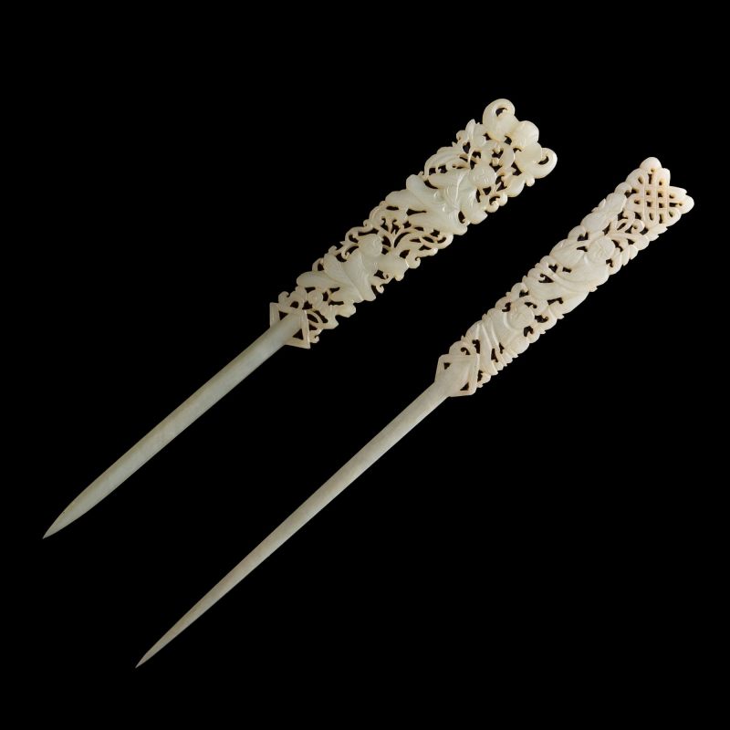 十八世紀 白玉發簪兩隻（附盒） | Two Chinese white jade hairpins, 18th century - 图1