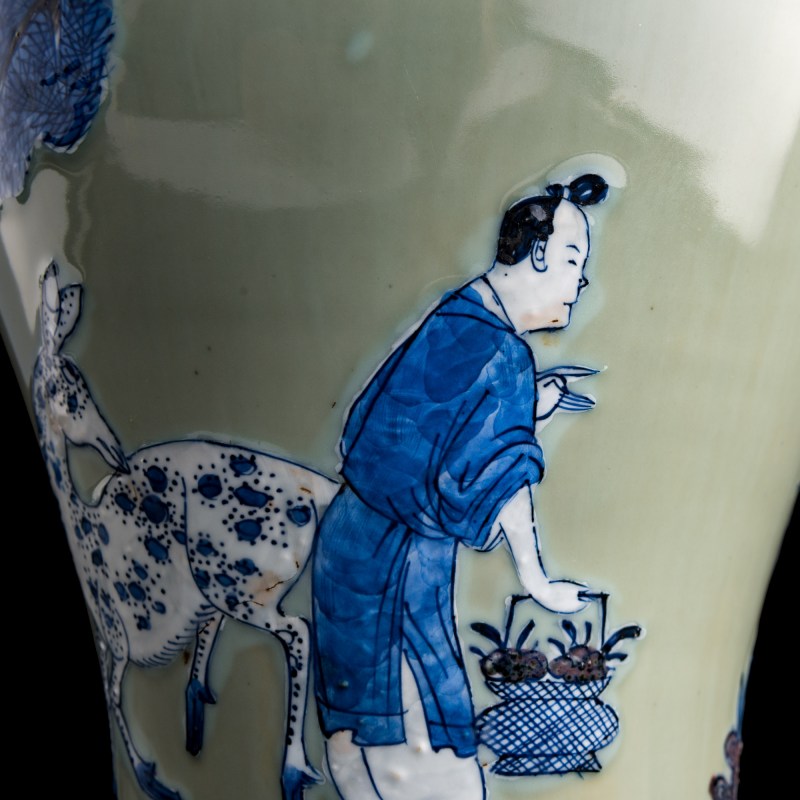 清康熙 秞下三彩松鶴人物觀音瓶 | A Chinese underglaze sancai 'pine and crane' Guanyin vase, Kangxi period, Qing dynasty - 图8
