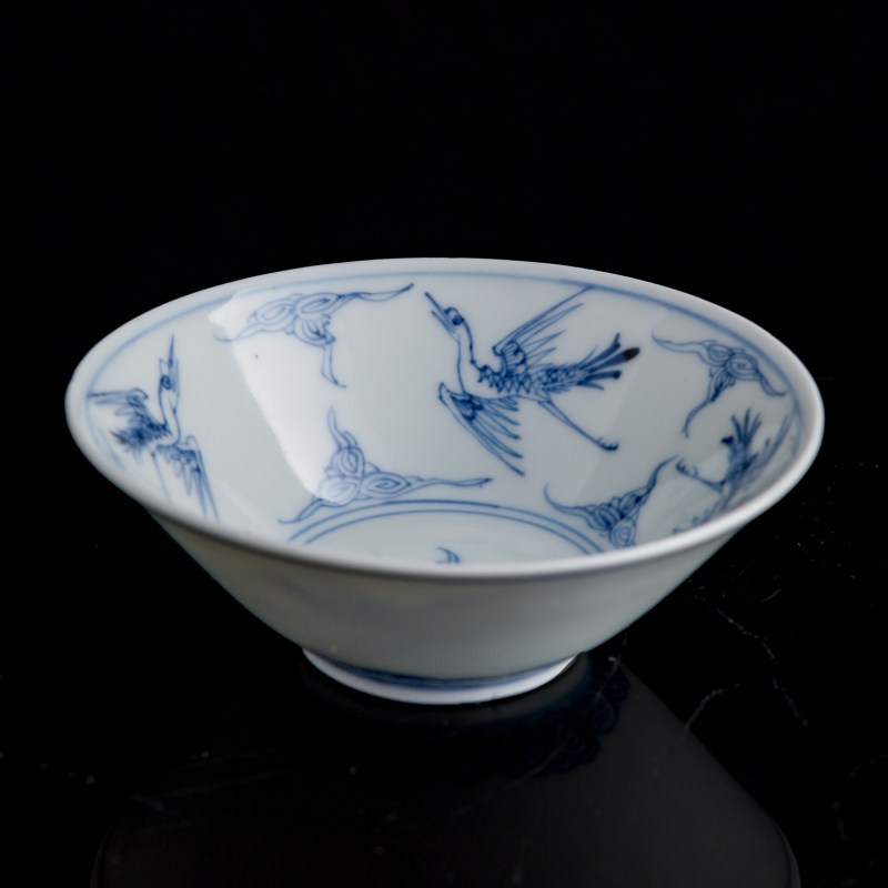 清雍正 青花雲鶴小碗（附盒） | A small Chinese blue and white 'cloud and crane' bowl, Yongzheng period, Qing dynasty - 图3