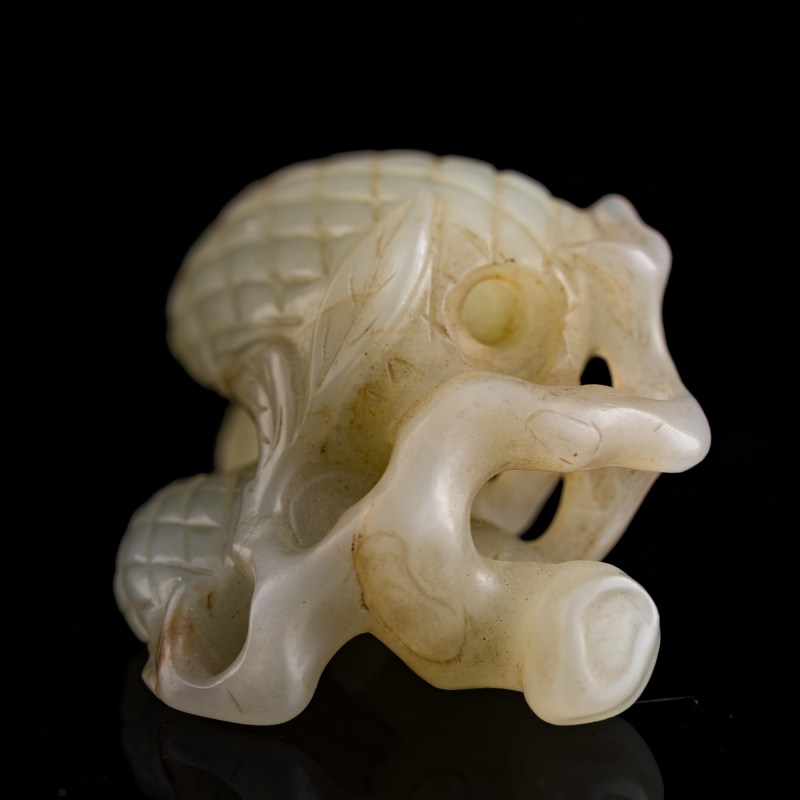 十八世紀 白玉荔枝形鼻烟壺 | A Chinese white jade lychee-form snuff bottle, 18th century - 图7