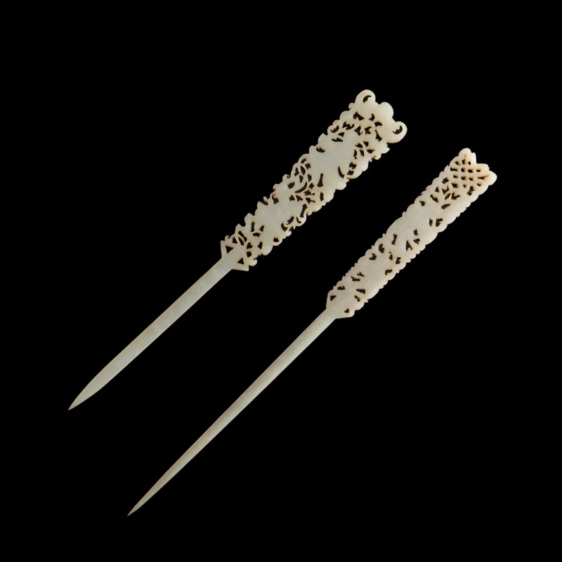 十八世紀 白玉發簪兩隻（附盒） | Two Chinese white jade hairpins, 18th century - 图2