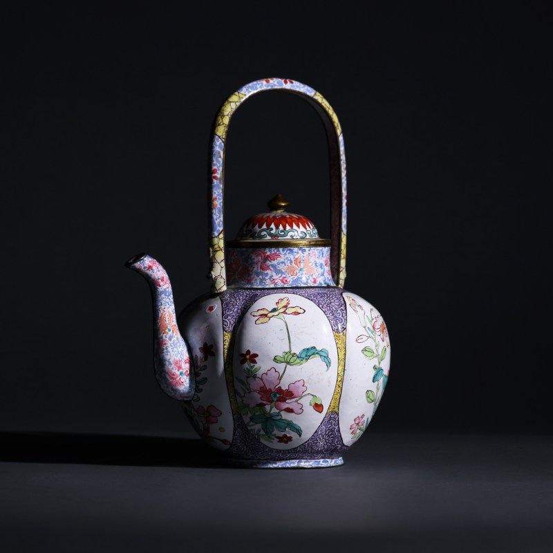 清康熙 铜胎画珐琅花卉纹瓜棱提梁壶 - 图5