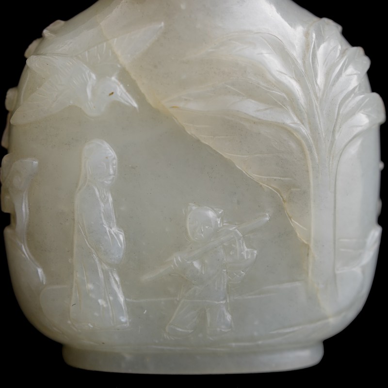 十八/十九世紀 白玉雕人物鼻烟壺 | A Chinese white jade 'figural' snuff bottle, 18th/19th century - 图8