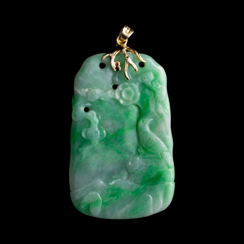 十九世紀 翡翠雕花鳥佩 | A Chinese jadeite 'bird and flower' pendant, 19th century - 图1