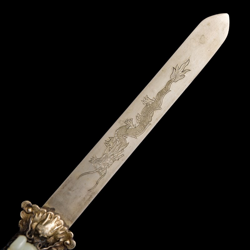 十八世紀 白玉龍勾把銀裁紙刀 | A Chinese silver paper knife with white jade belt-hook handle, 18th century - 图7