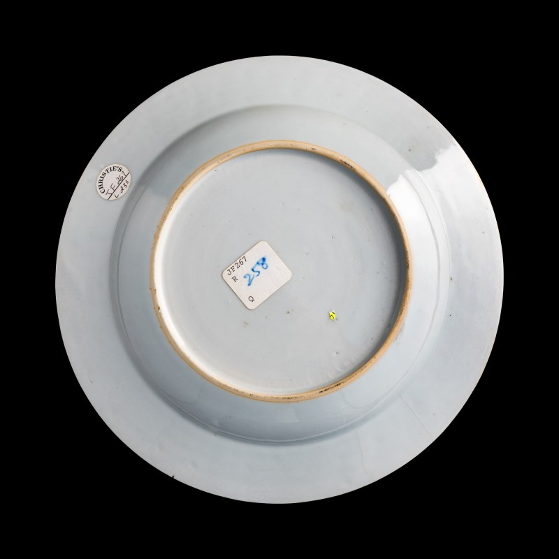 十八世紀 外銷粉彩紋章瓷盤 | A Chinese export famille rose armorial plate, 18th century - 图2