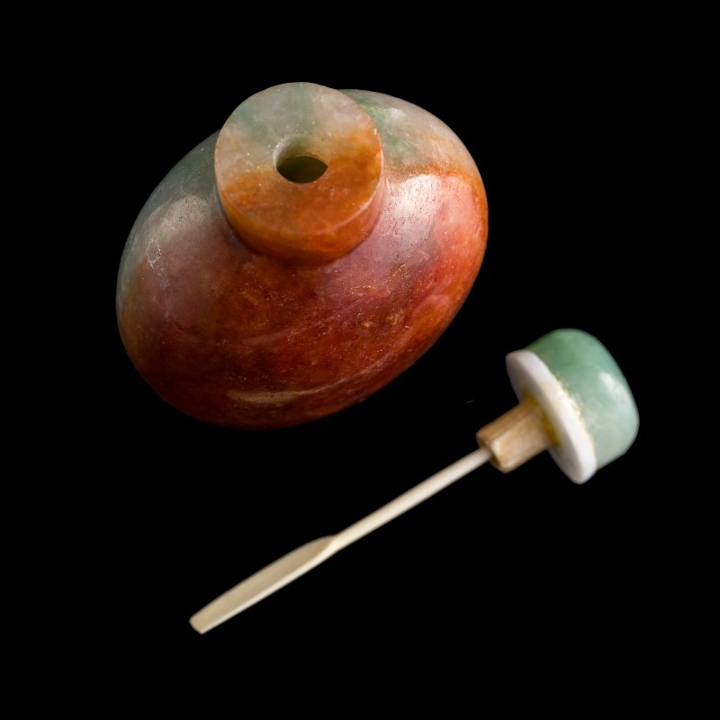 清代 翡翠雙色鼻烟壺 | A Chinese two-color jadeite snuff bottle, Qing dynasty - 图7