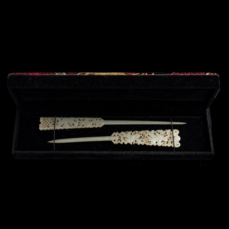 十八世紀 白玉發簪兩隻（附盒） | Two Chinese white jade hairpins, 18th century - 图5