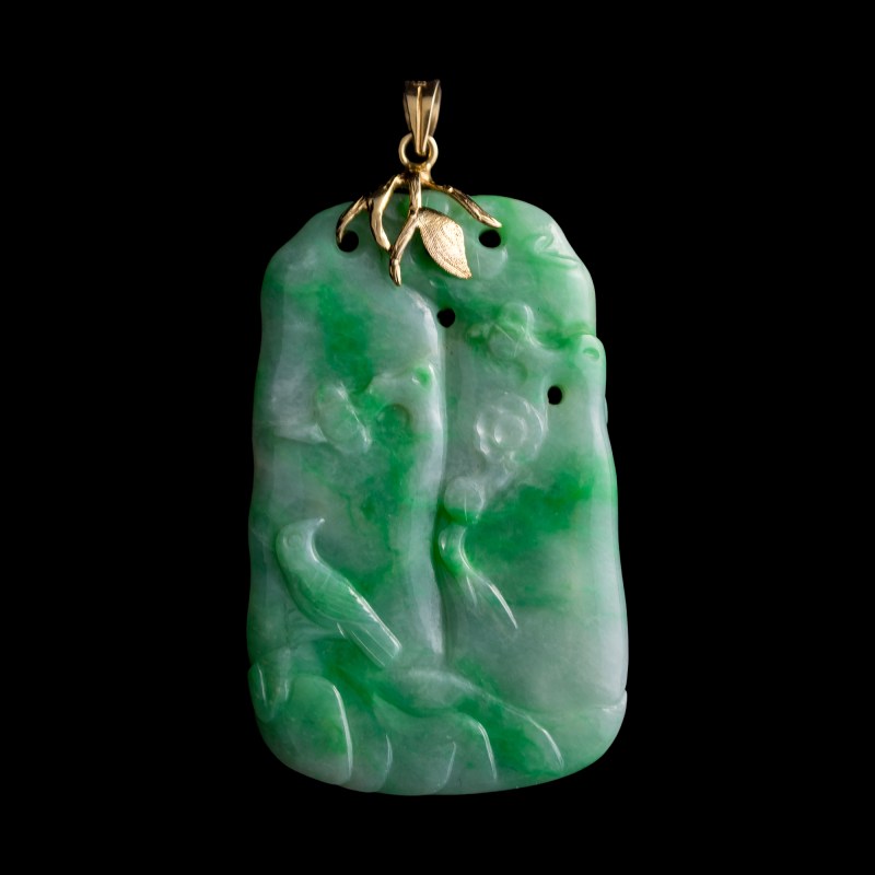十九世紀 翡翠雕花鳥佩 | A Chinese jadeite 'bird and flower' pendant, 19th century - 图2