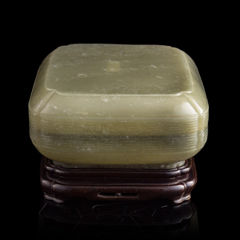 清代 青玉方捧盒（附硬木座及錦盒） | A Chinese celadon jade box, Qing dynasty - 图4
