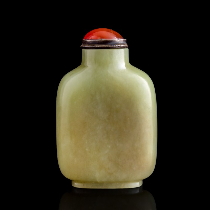 十八世紀 黃玉留皮雕瑞獸鼻烟壺 | A Chinese yellow jade 'beast' snuff bottle with russet skin, 18th century - 图3