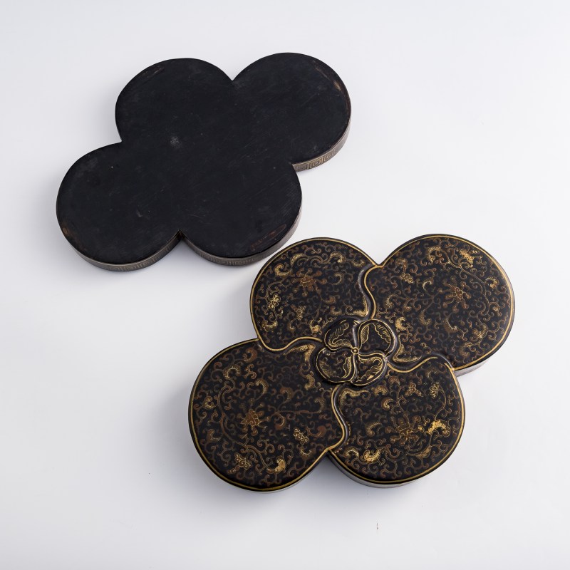 清乾隆 黑漆描金海棠形蓋盒 | A Chinese gilt-lacquer quatrefoil lidded box, Qianlong period, Qing dynasty - 图3