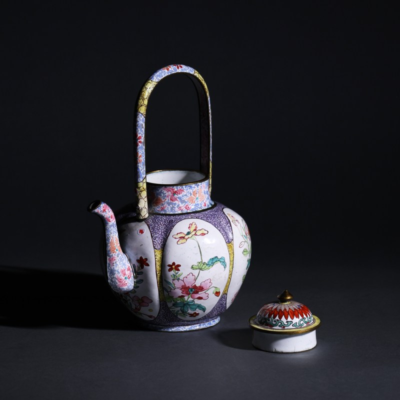 清康熙 铜胎画珐琅花卉纹瓜棱提梁壶 - 图6