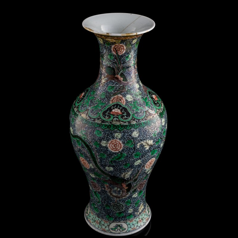 十九世紀 素三彩鳳穿牡丹觀音瓶 | A Chinese susancai 'phoenix and peony' Guanyin vase, 19th century - 图5