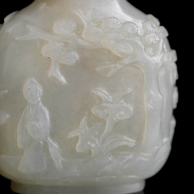 十八/十九世紀 白玉雕人物鼻烟壺 | A Chinese white jade 'figural' snuff bottle, 18th/19th century - 图9